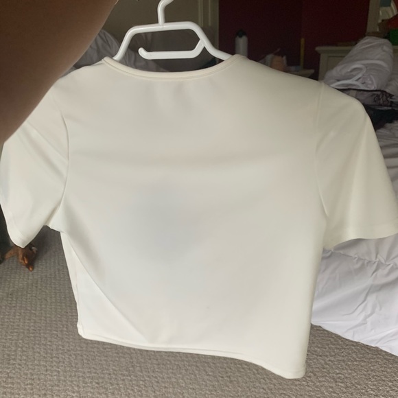 *SOLD*✨2/$20✨ Shein Cut-out White Crop Top - Picture 3 of 3